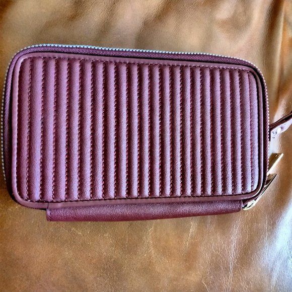H By HALSTON Burgundy Zipped Double Compartment Wristlet Wallet Organizer - Picture 1 of 7